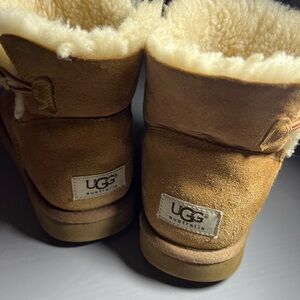 UGG Women’s size 8 Classic Chestnut Shearling-Lined Boot